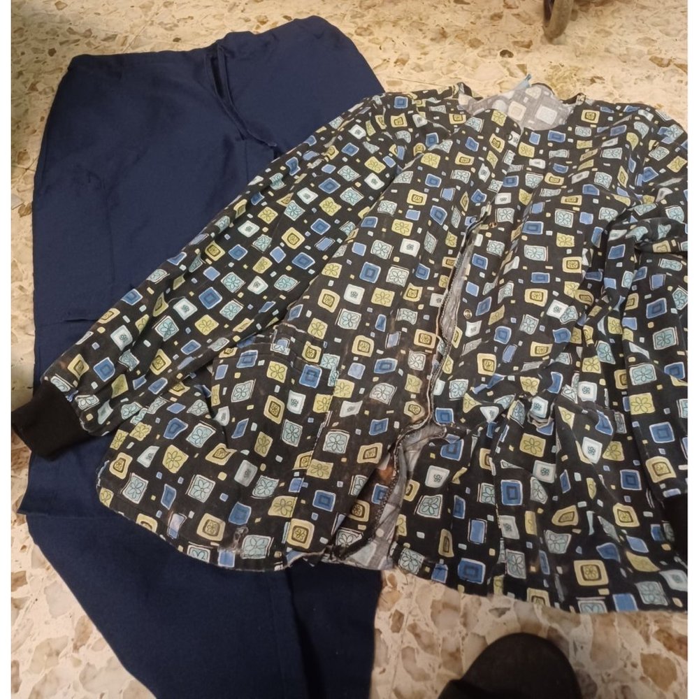 Scrub Set Women's SZ Medium Dark Blue Bottom Print Top